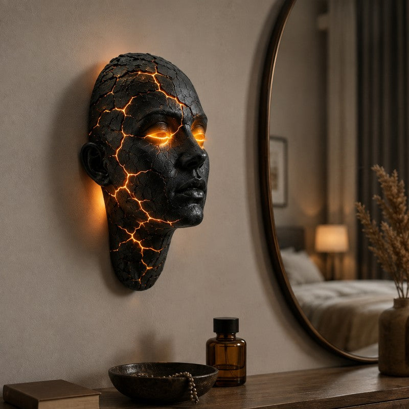 Vägglampa - Skulpterat ansikte med LED-belysning